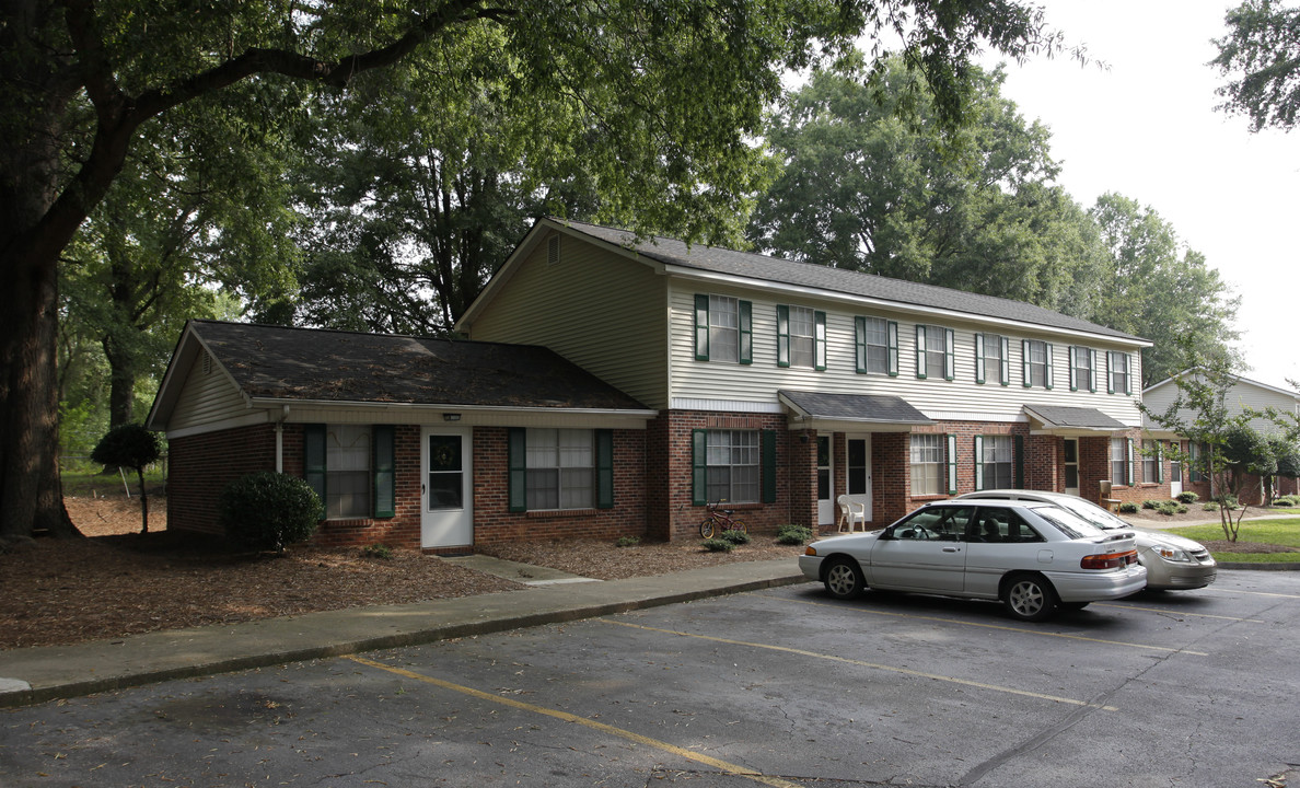 White Oak in Gaffney, SC - Building Photo