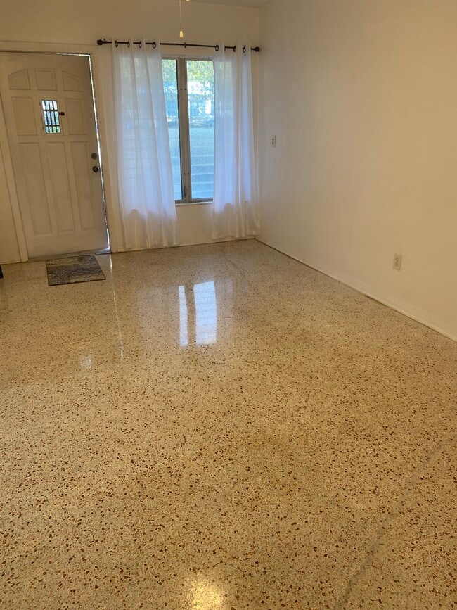 1620 NE 110th Ter, Unit 2 in Miami, FL - Building Photo - Building Photo