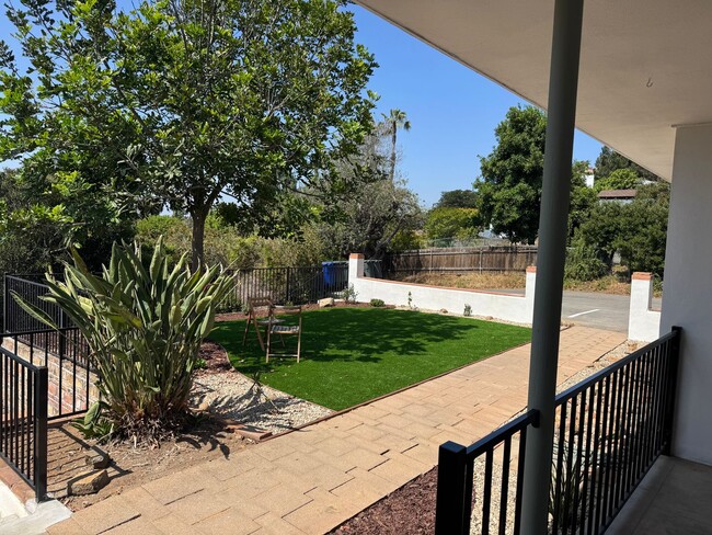 10260 Vista De La Cruz in La Mesa, CA - Building Photo - Building Photo