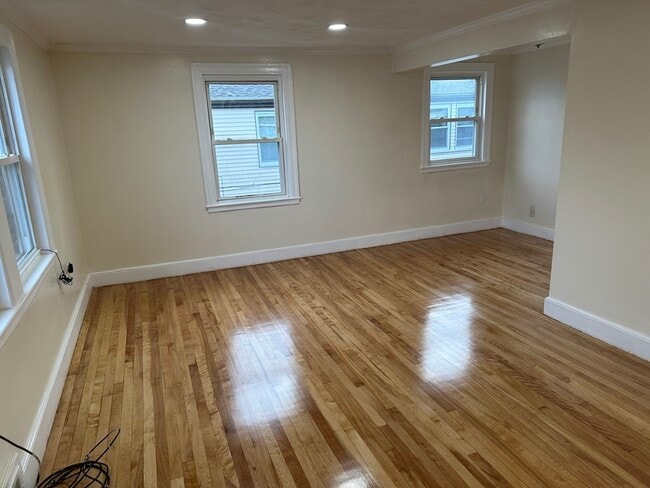 11 Meadowbank Ave, Unit 2 in Boston, MA - Building Photo - Building Photo