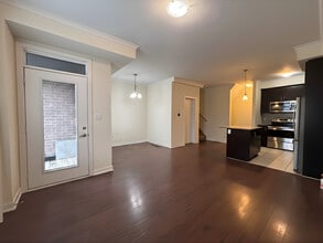 590 N Service Rd in Hamilton, ON - Building Photo - Building Photo