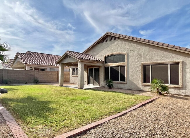 7451 W Potter Dr in Glendale, AZ - Building Photo - Building Photo