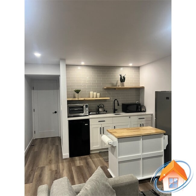 345B Evergreen Dr in Port Moody, BC - Building Photo - Building Photo