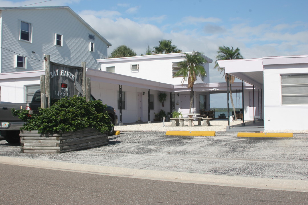 Bay Haven Apartments in Madeira Beach, FL - Building Photo