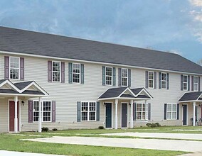 Viewpoint Villas - Townhomes in Jackson, GA - Building Photo - Building Photo