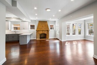 4637 N Dover St in Chicago, IL - Foto de edificio - Building Photo