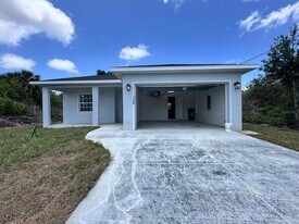128 Blue Rd in Rotonda West, FL - Building Photo