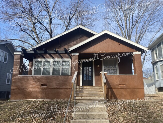 property at 1118 W 7th St