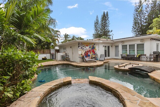 8700 N Miami Ave in El Portal, FL - Building Photo - Building Photo