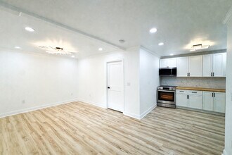 711 W 44th St in Savannah, GA - Building Photo - Building Photo