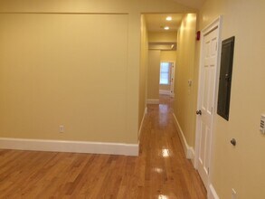 208 Holland St, Unit 2 in Somerville, MA - Building Photo - Building Photo