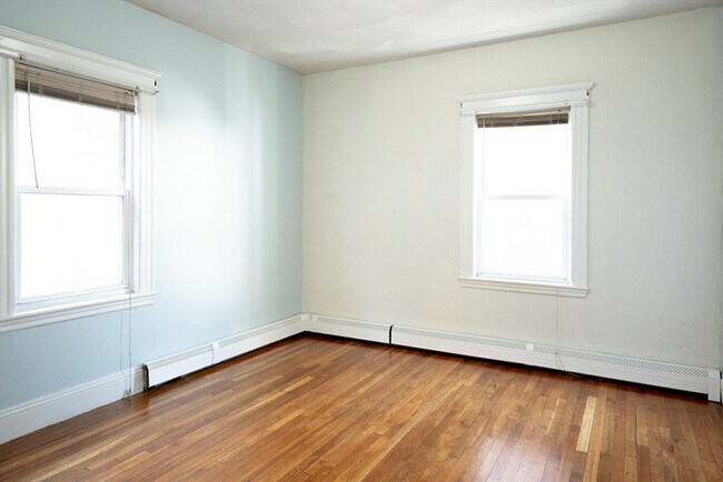 30 Wolcott St in Malden, MA - Foto de edificio - Building Photo