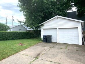 720 Roselawn Ave in Akron, OH - Building Photo - Building Photo