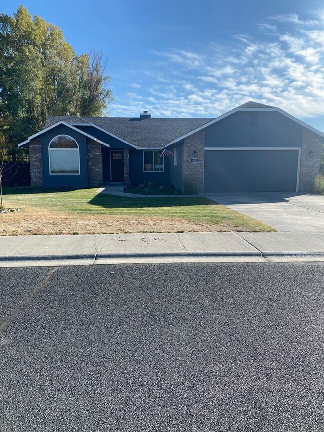 4201 Cove W Dr in Moses Lake, WA - Building Photo - Building Photo