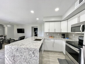 7210 Westpointe Blvd in Orlando, FL - Building Photo - Building Photo