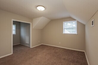 102 1st Day St in Piedmont, SC - Foto de edificio - Building Photo