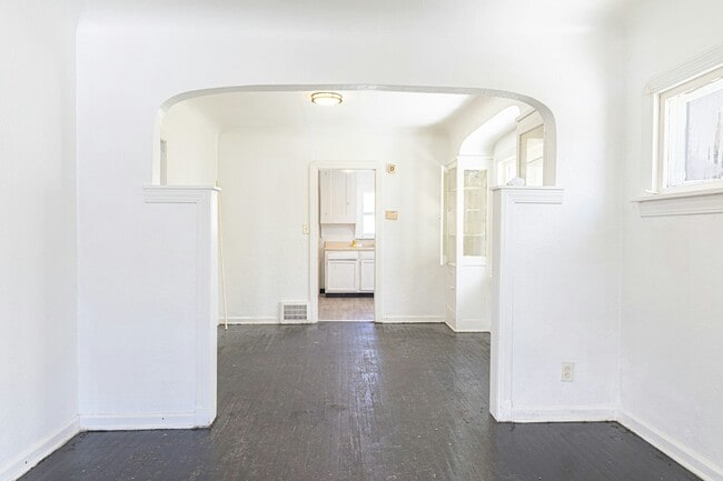 7913 Connecticut Ave in Cleveland, OH - Building Photo - Building Photo