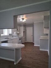 1933 Wisteria Dr in Jackson, MS - Building Photo - Building Photo