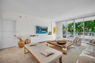 765 Crandon Blvd, Unit 109 in Key Biscayne, FL - Building Photo