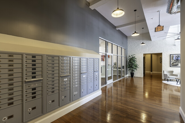 Ashworth Lofts in Fall River, MA - Foto de edificio - Lobby