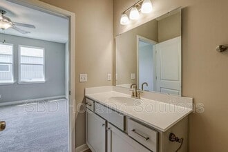 27429 E Oak Vw Dr in Lone Jack, MO - Building Photo - Building Photo