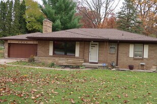 3044 Kalamazoo Ave SE in Grand Rapids, MI - Building Photo