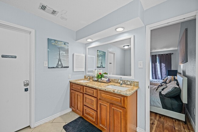 property at 12727 Ashford Knoll Dr