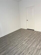 124 Sash in Irvine, CA - Foto de edificio - Building Photo