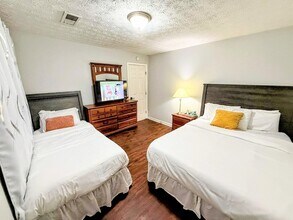 5405 Glen Haven Dr in Atlanta, GA - Building Photo - Building Photo