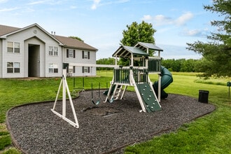 Prospector's Point Apartments in De Soto, KS - Foto de edificio - Building Photo