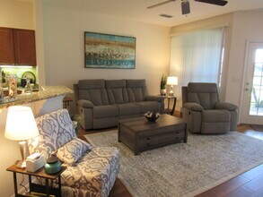 1942 Turnbull Lakes Dr in New Smyrna Beach, FL - Building Photo - Building Photo