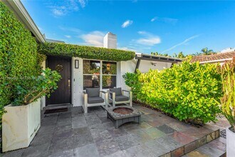 738 NE 72nd Terrace in Miami, FL - Building Photo - Building Photo