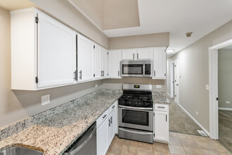 1569 Galway Dr in Aurora, IL - Building Photo - Building Photo