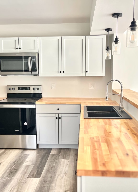 16899 S 12th St in Galesville, WI - Foto de edificio - Building Photo