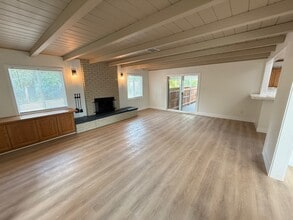 3202 Wolfe St in Lakewood, CA - Foto de edificio - Building Photo