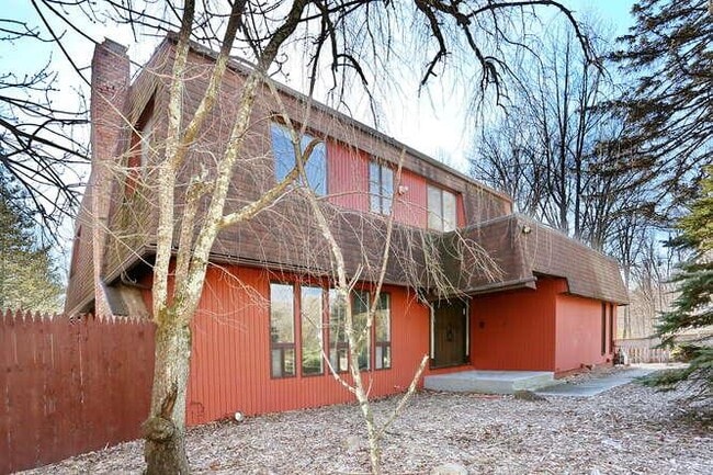 4 Hollow Tree Ct in Pomona, NY - Building Photo - Building Photo