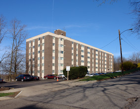 Newton Tower Apartments in Akron, OH - Building Photo - Building Photo