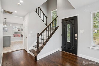 31 Byrnes Ln E in Sayreville, NJ - Building Photo - Building Photo