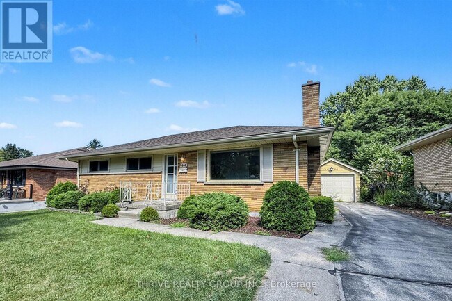property at 444 Ridgewood Cres