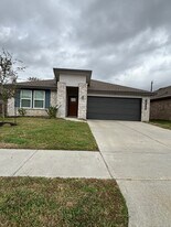 1715 Plantation Pl in Baytown, TX - Building Photo