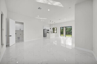 7054 Rosemont Dr in Englewood, FL - Building Photo - Building Photo