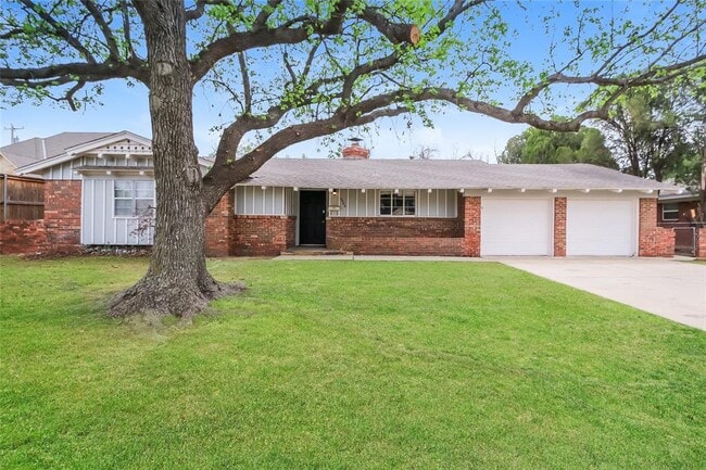 2904 Huntleigh Dr