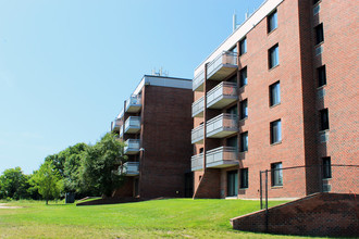 Stratton Hill Park Apartments in Worcester, MA - Foto de edificio - Building Photo