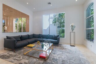 1651 NE 196th St in Miami, FL - Building Photo - Building Photo