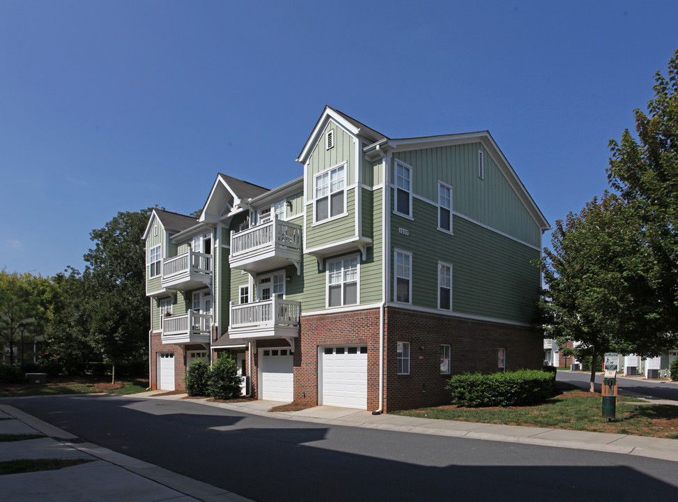 Walnut Hill Condominiums in Charlotte, NC - Foto de edificio