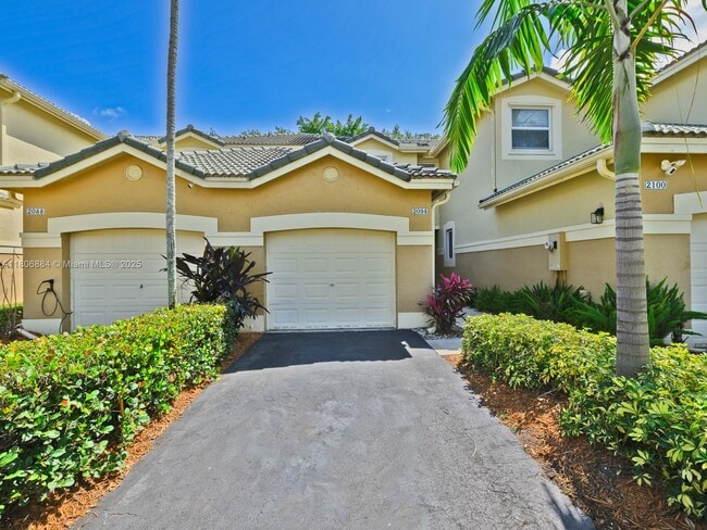 2094 Hacienda Terrace in Weston, FL - Building Photo - Building Photo