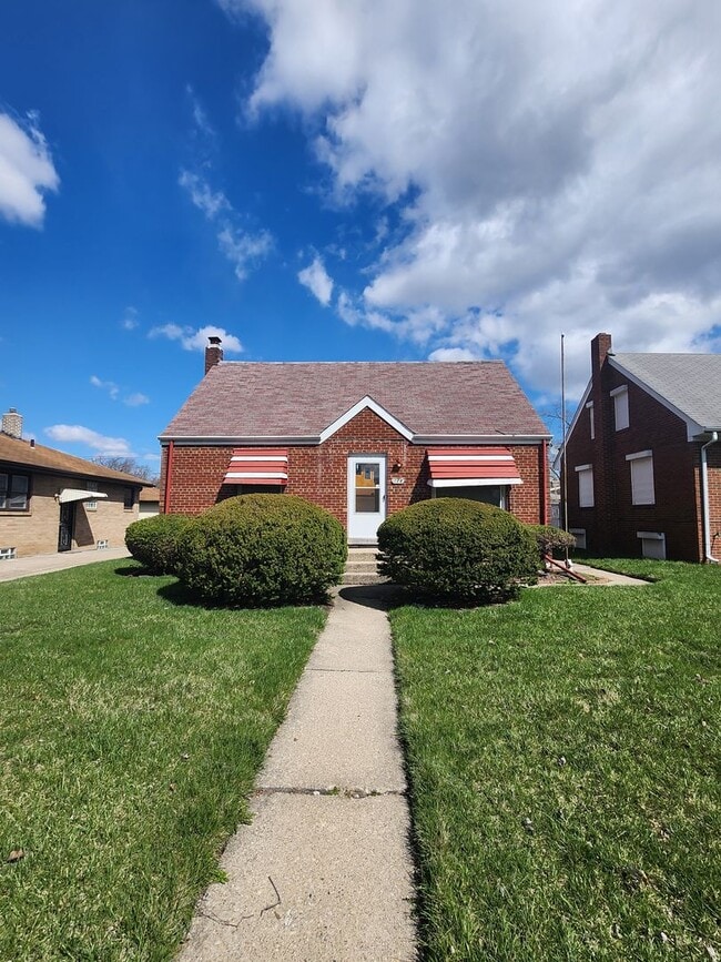 property at 116 W 49th Ave