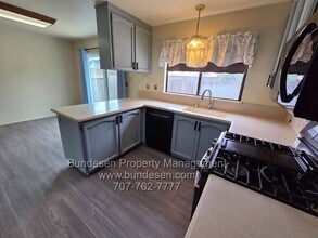 7453 Maximillian Pl in Rohnert Park, CA - Building Photo - Building Photo