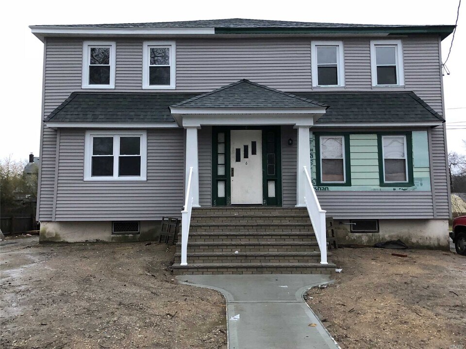 6 Florence St-Unit -2E in Baldwin, NY - Building Photo
