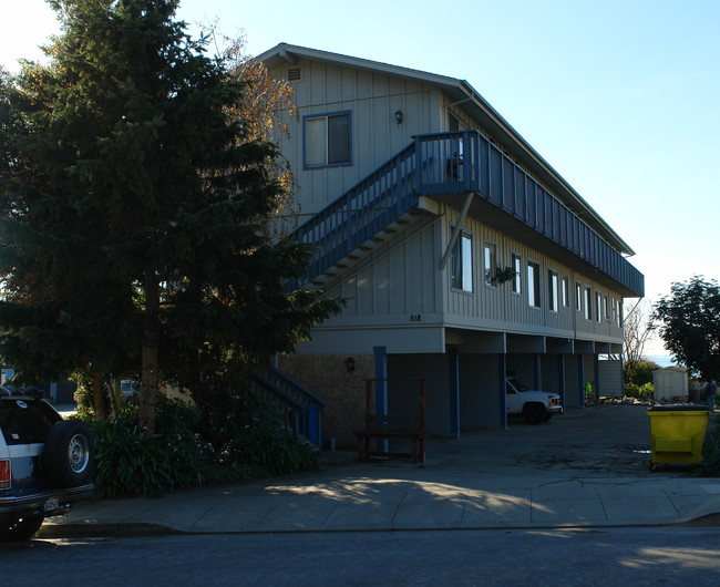 518 Avenue Alhambra in Half Moon Bay, CA - Foto de edificio - Building Photo